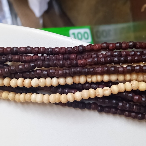 Statement beaded necklace - Picture 3 of 7